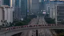 Lonjakan pengguna didorong hadirnya diskon tarif jadi Rp 80 dan perpanjangan jam operasional hingga tengah malam. (merdeka.com/Arie Basuki)
