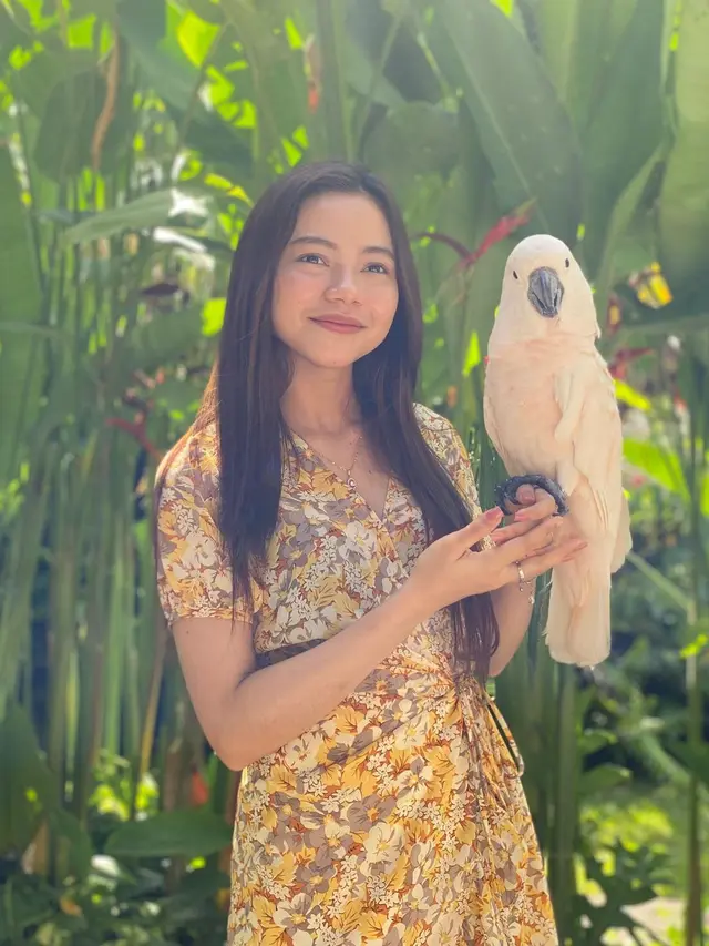 6 Potret Liburan Rara LIDA di Bali, Nikmati Sunset Bareng Ibu dan Adik