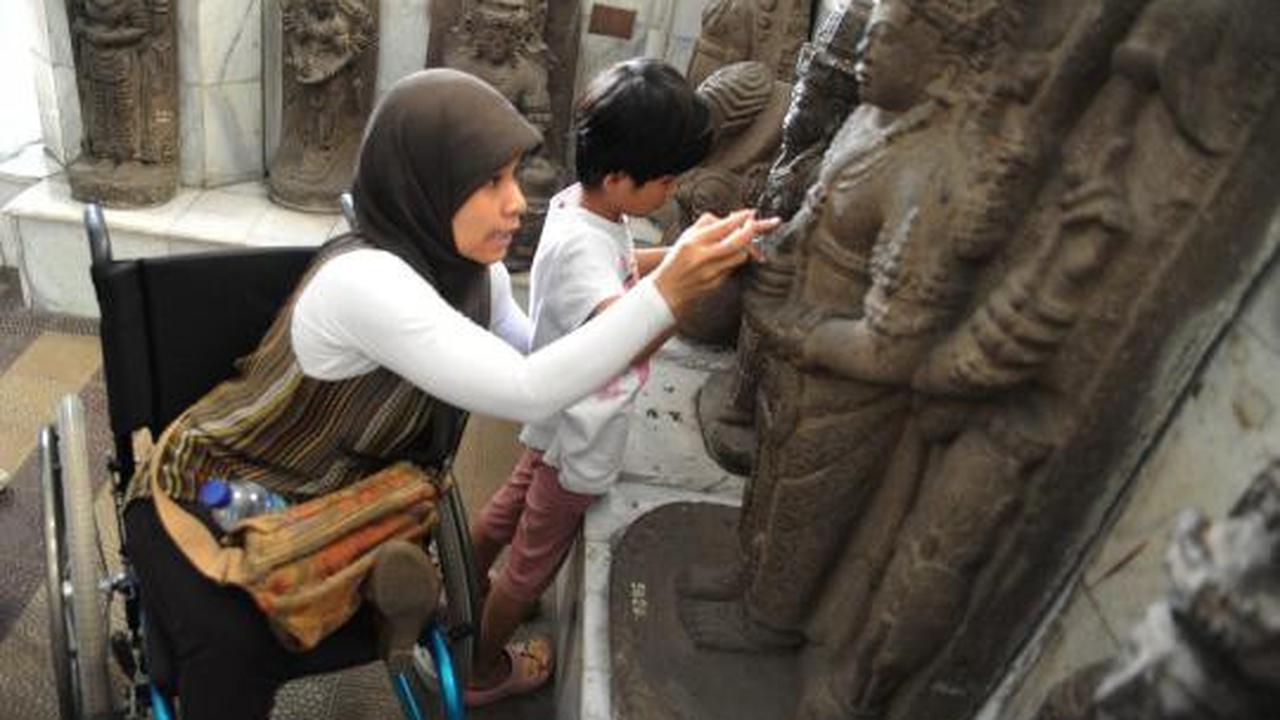 Anak-anak penyandang difabel kunjungi Museum Nasional