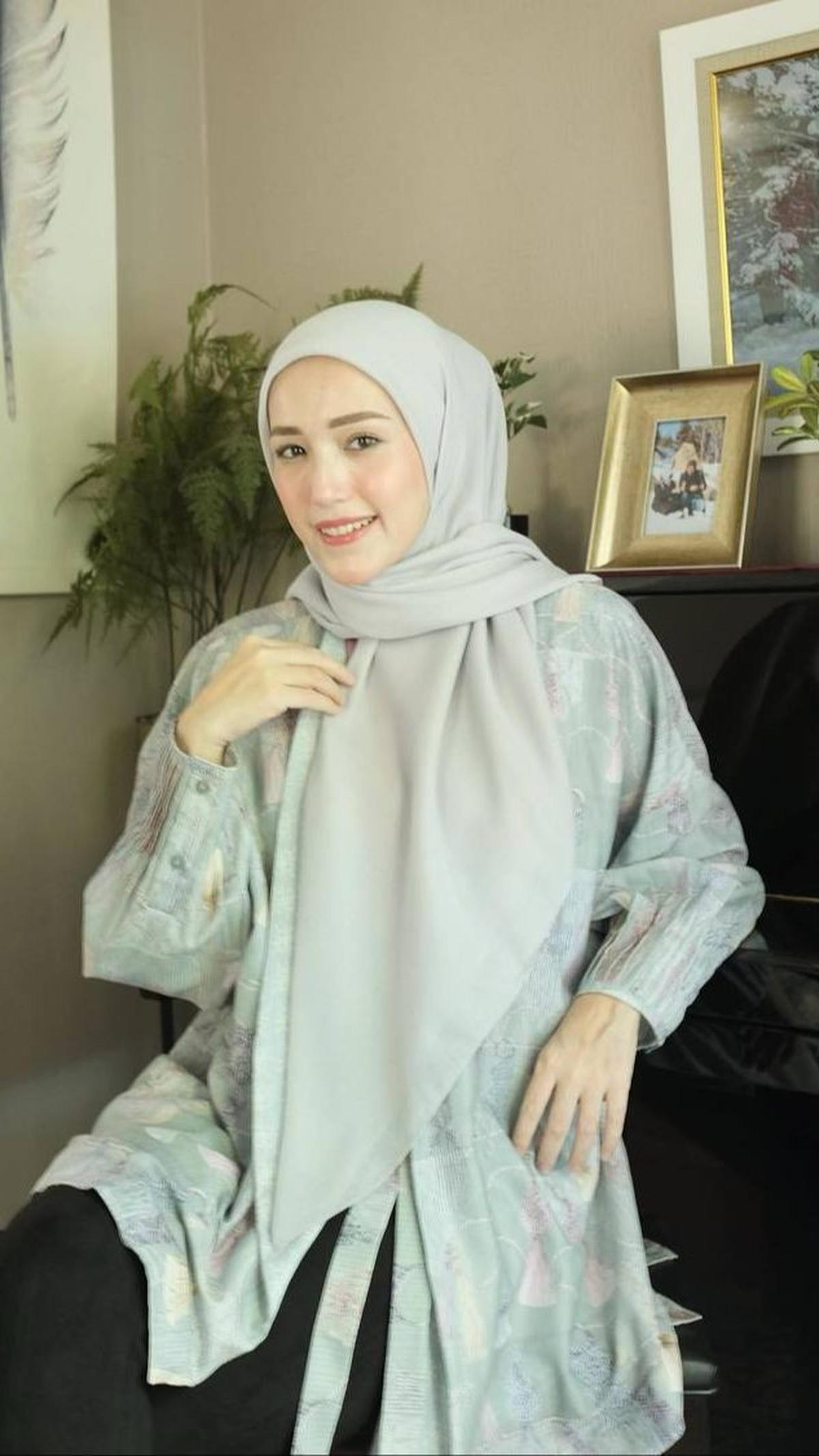Skripsinya mendapat nilai yang sangat baik, yaitu A.