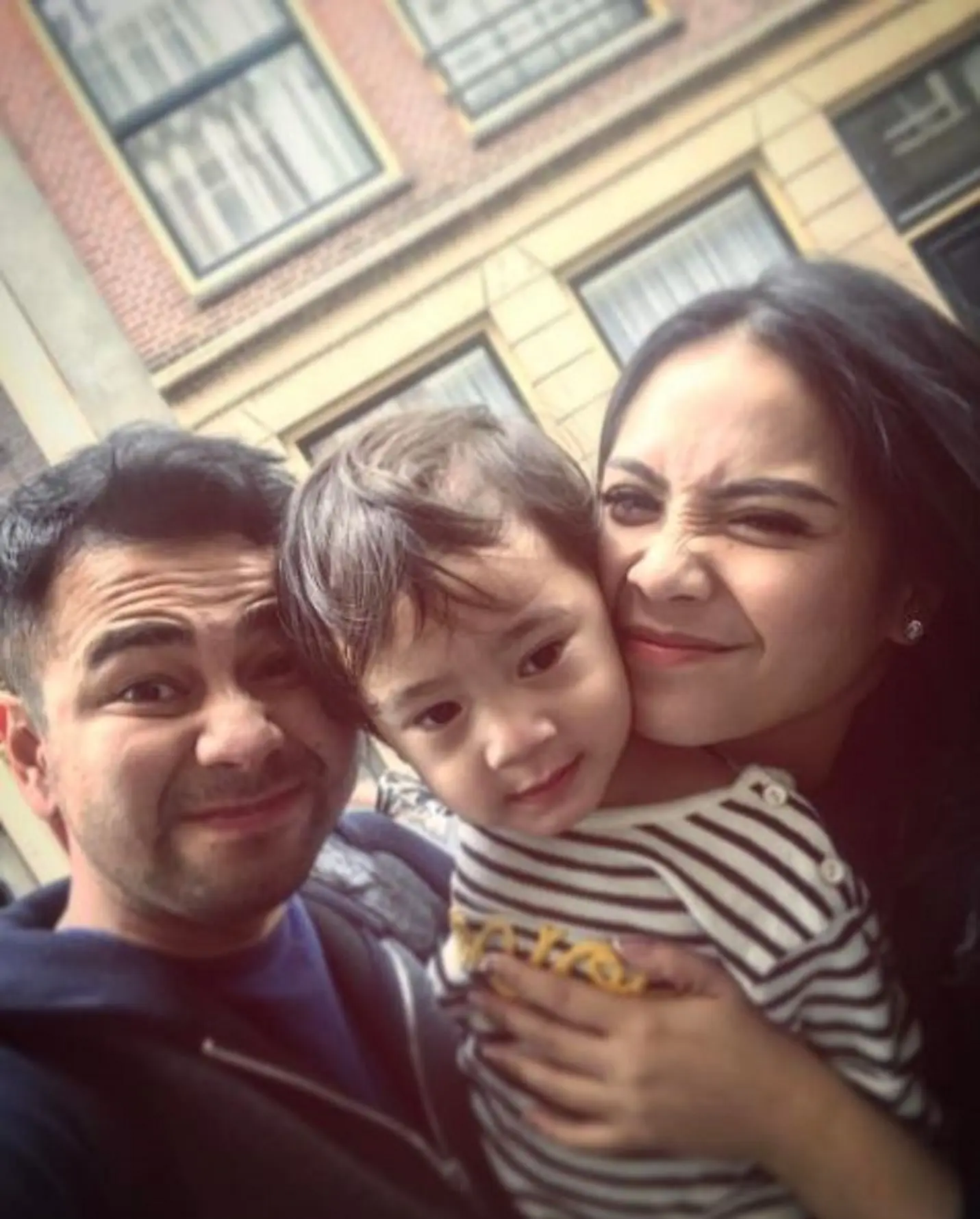 Raffi Ahmad, Rafathar Malik Ahmad, dan Nagita Slavina saat di Amsterdam (Instagram/@raffinagita1717)