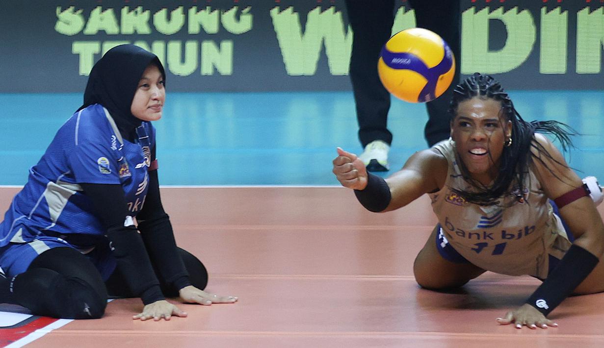 Dalam laga versus Bandung bjb, Livin' harus bersusah payah memenangkan laga tersebut. Padahal, bjb sudah tidak memiliki peluang ke final four. (Dok. PBVSI)