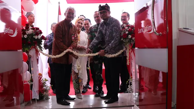 Bank Jatim Serahkan Bantuan CSR dan Branding Pasar Induk Among Tani
