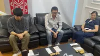 Akal-akalan 3 WNA Selundupkan 5,7 Kg Serbuk Emas