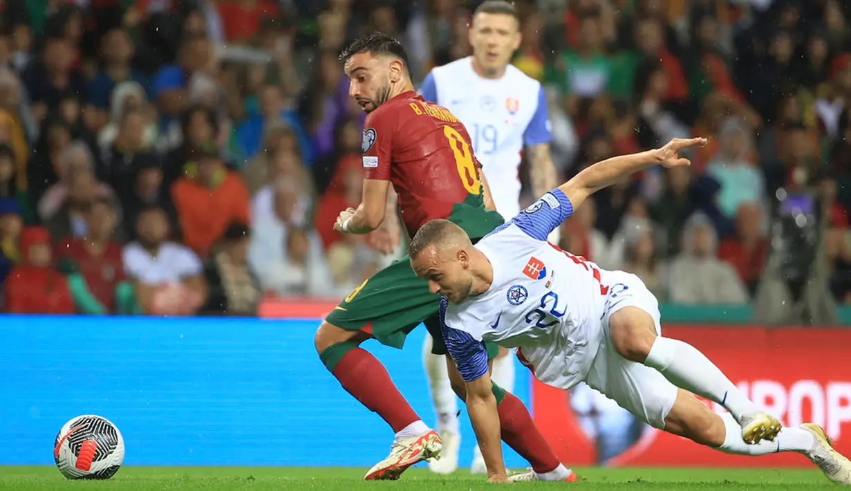 Butuh satu kemenangan lagi untuk Portugal lolos. Pasalnya, dengan tiga laga tersisa, jarak poin Portugal dengan Slovakia di peringkat kedua adalah delapan poin. Kepastian ini bisa didapat jika pada tiga hari ke depan, Portugal menang di markas Bosnia and Herzegovina. (AP Photo/Luis Vieira)