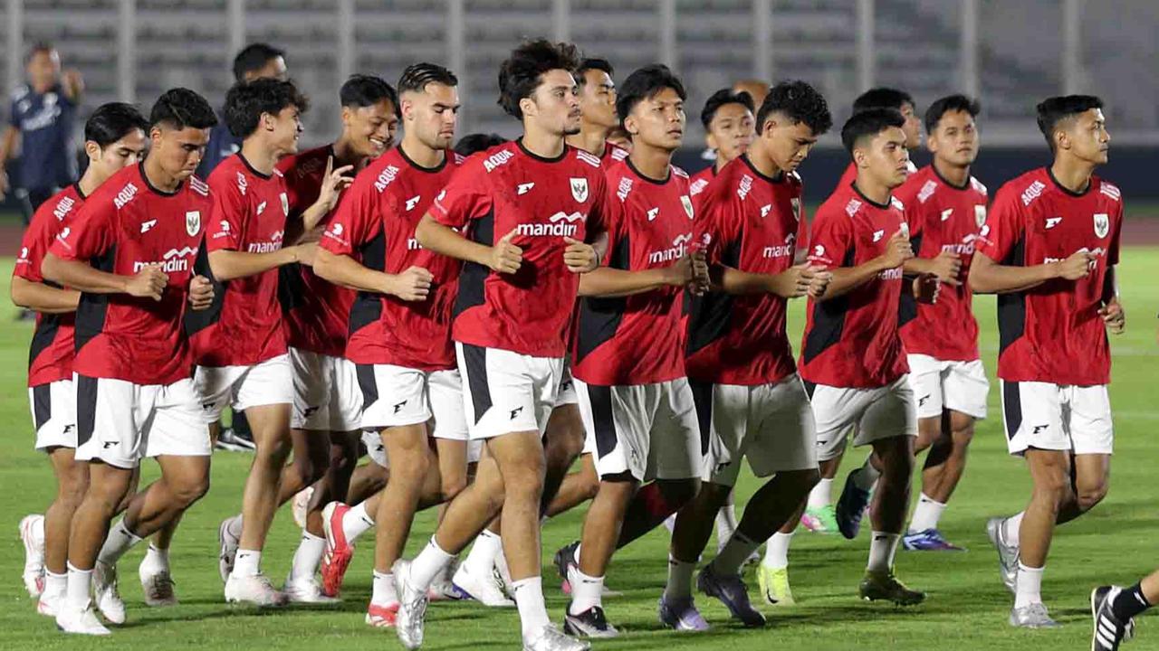 FOTO: Jelang Piala AFF U-23 2025, Timnas Indonesia Panaskan Mesin di Stadion Madya Jakarta