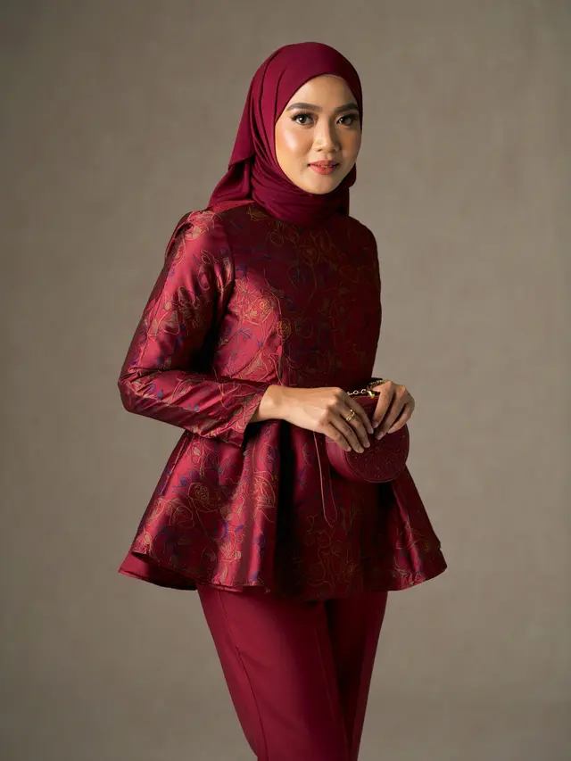 Baju Brokat Setelan Celana Panjang (Foto: AI)