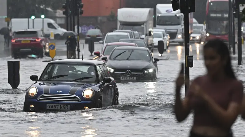 Banjir Parah Rendam Kota London
