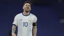 Penyerang Argentina, Lionel Messi, tampak kecewa usai timnya bermain imbang atas Paraguay pada laga kualifikasi Piala Dunia 2022 zona CONMEBOl di Stadion La Bombanera, Jumat (13/11/2020) pagi WIB. Argentina imbang 1-1 oleh Paraguay. .(Juan Roncoroni, Pool via AP)