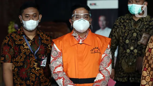 FOTO: Dugaan Suap Dana PEN, Mantan Dirjen Bina Keuangan Daerah Kemendagri Ditahan KPK