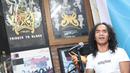 Vokalis Slank, Kaka memberi keterangan dalam acara Ngobrol Santai Antikorupsi Bersama Slank, KPK, dan ICW di Jakarta, Rabu (12/4). Acara tersebut bertema "Mencegah Regenerasi Koruptor" (Liputan6.com/Immanuel Antonius)