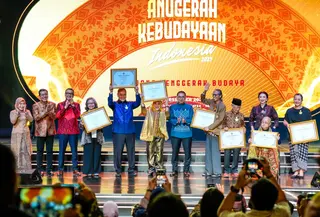 Menbud Beri Penghargaan untuk Maestro Tradisi hingga Seniman Terdampak Bencana