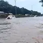 Jalan tol Tangerang-Merak terendam banjir 1 meter dan tidak bisa dilalui kendaraan, sejak Minggu sore, 13 November 2022, sekitar pukul 16.00 wib. (Dok Pjr Bitung)