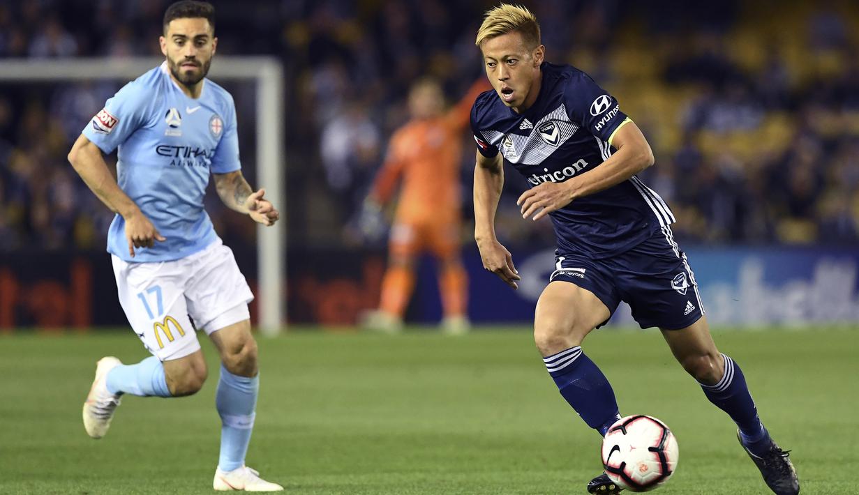 7. Keisuke Honda - Honda merupakan salah satu pemain terbaik Jepang yang pernah berkarier bersama AC Milan serta CSKA Moscow. Honda sempat berkelana bersama Pachuca dan Melbourne Victory, setelah musim 2018-19 berakhir, Honda tak lagi terikat dengan klub mana pun. (AFP/William West)