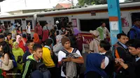 Gangguan Sinyal di Stasiun Manggarai, Perjalanan KRL Antre