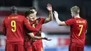 Pemain Belgia merayakan gol yang dicetak Kevin De Bruyne ke gawang Denmark pada laga lanjutan UEFA Nations League di Stadion Den Dreef, Kamis (19/11/2020) dini hari WIB. Belgia menang 4-2 atas Denmark. (AFP/John Thys)