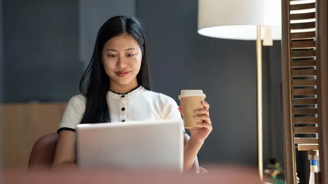 wanita january sisi yang tenang