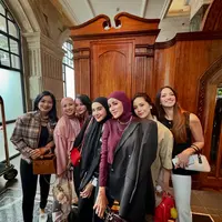 Lihat di sini detail tas mewah geng cendol saat makan siang bareng. [@tya_ariestya].