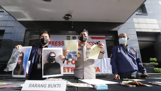 Polisi menggelar jumpa pers soal kasus prostitusi artis yang melibatkan Cassandra Angelie (Kapanlagi.com/Akrom Sukarya)