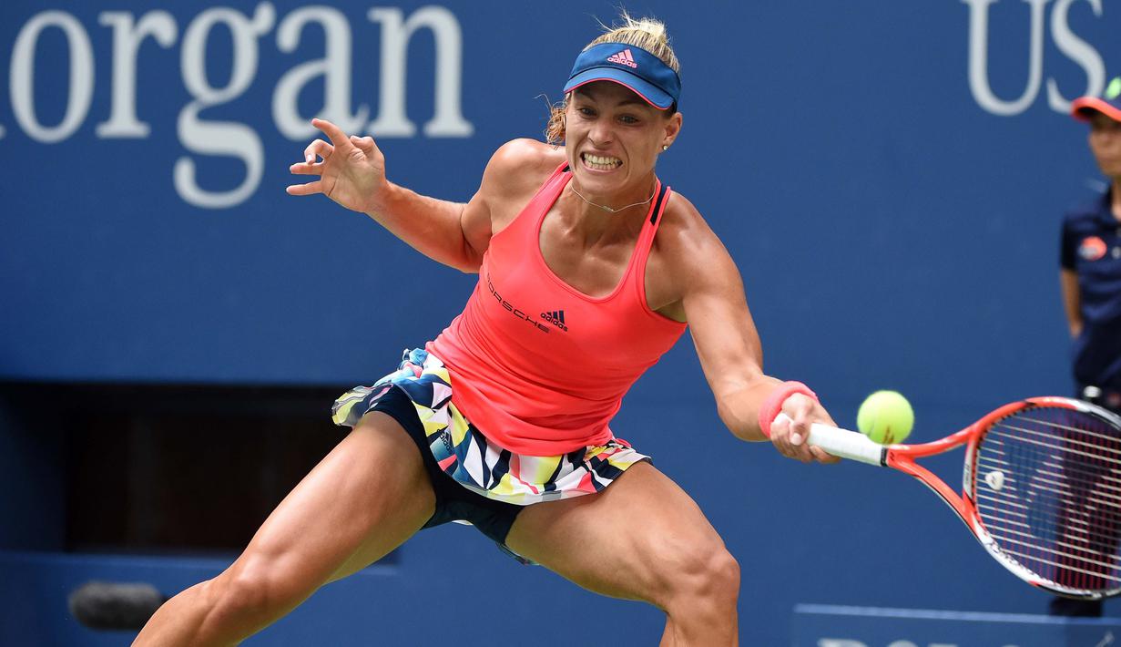 Pada final Angelique Kerber berhasil mengalahkan Karolina Pliskova dai Republik Czech dengan skor 6-3, 4-6,6-4 di USTA Billie Jean King National Tennis Center, New York, (10/9/2016). (AFP/Timothy A. Clary)