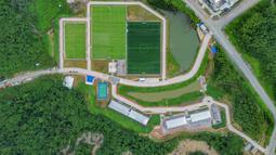 Terdapat delapan lapangan yang terdiri dari lima lapangan besar, satu lapangan futsal, satu lapangan tertutup, dan satu lapangan sepak bola pantai. (Dok. PSSI)