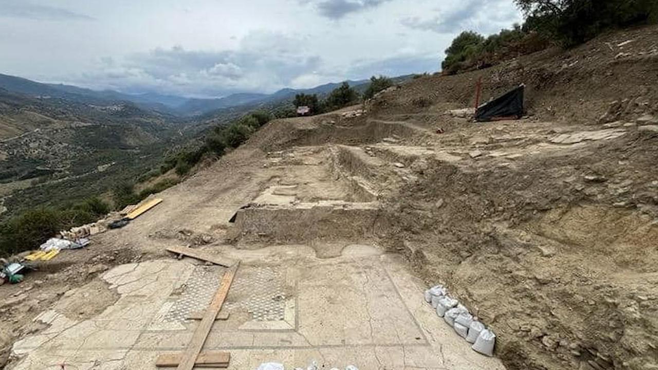 Arkeolog Temukan Lokasi Pemandian Air Panas Romawi Kuno Abad ke-4 SM, Lantainya Dihiasi Mosaik Indah