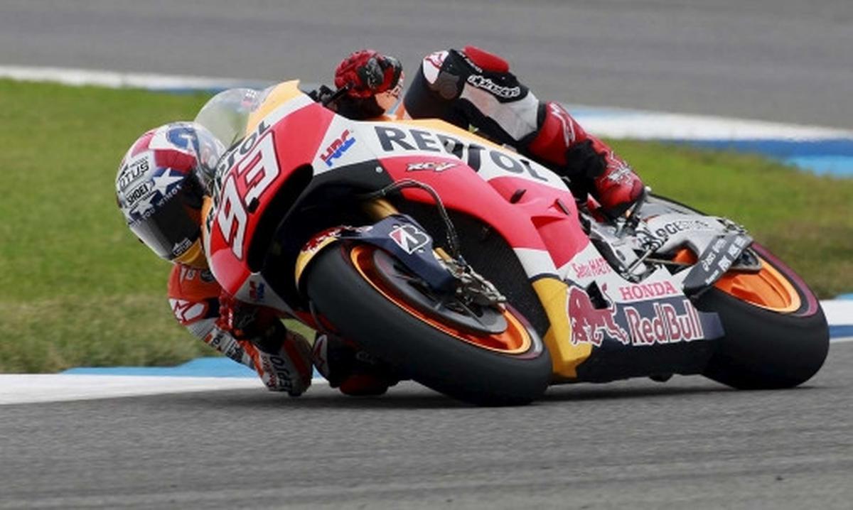 Gaya Marc Marquez rayakan juara MotoGP Indianapolis di podium