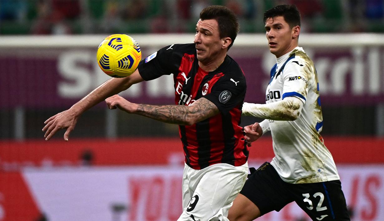 AC Milan. Mario Mandzukic memutus kontraknya dengan Al-Duhail pada 5 Juli 2020. Pada bursa transfer musim dingin, ia dikontrak AC Milan pada 19 Januari 2021. Hingga akhir musim ia tampil dalam 11 laga bersama Rossoneri tanpa mencetak 1 gol pun. (Foto: AFP/Miguel Medina)