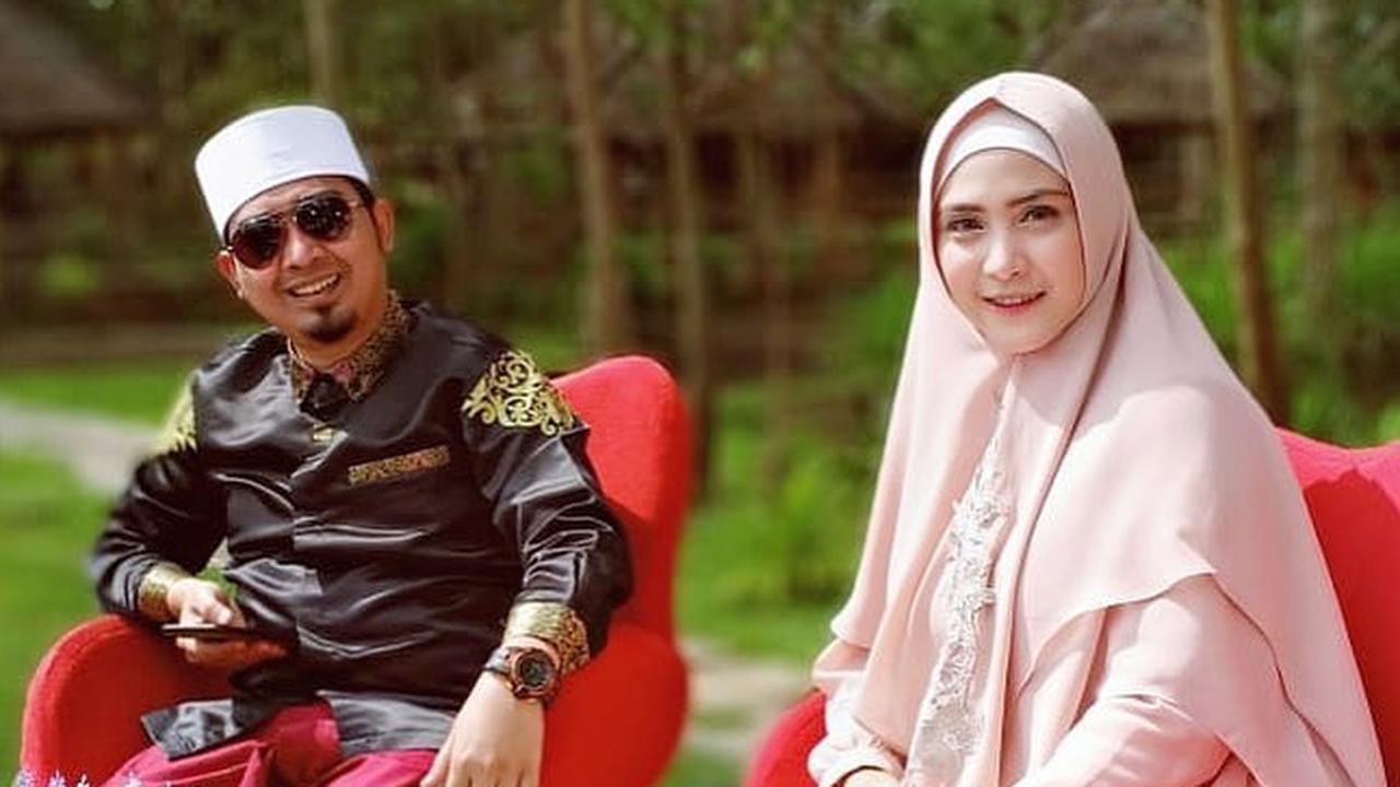 [Fimela] Keluarga Ustad Solmed dan April Jasmine