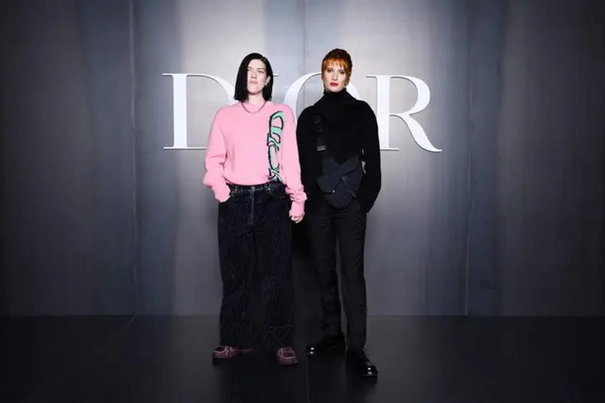 Adu Gaya Semi Maskulin Seleb Wanita di Dior Men's Winter 2025 Show, Han So Hee hingga Gwendoline Christie