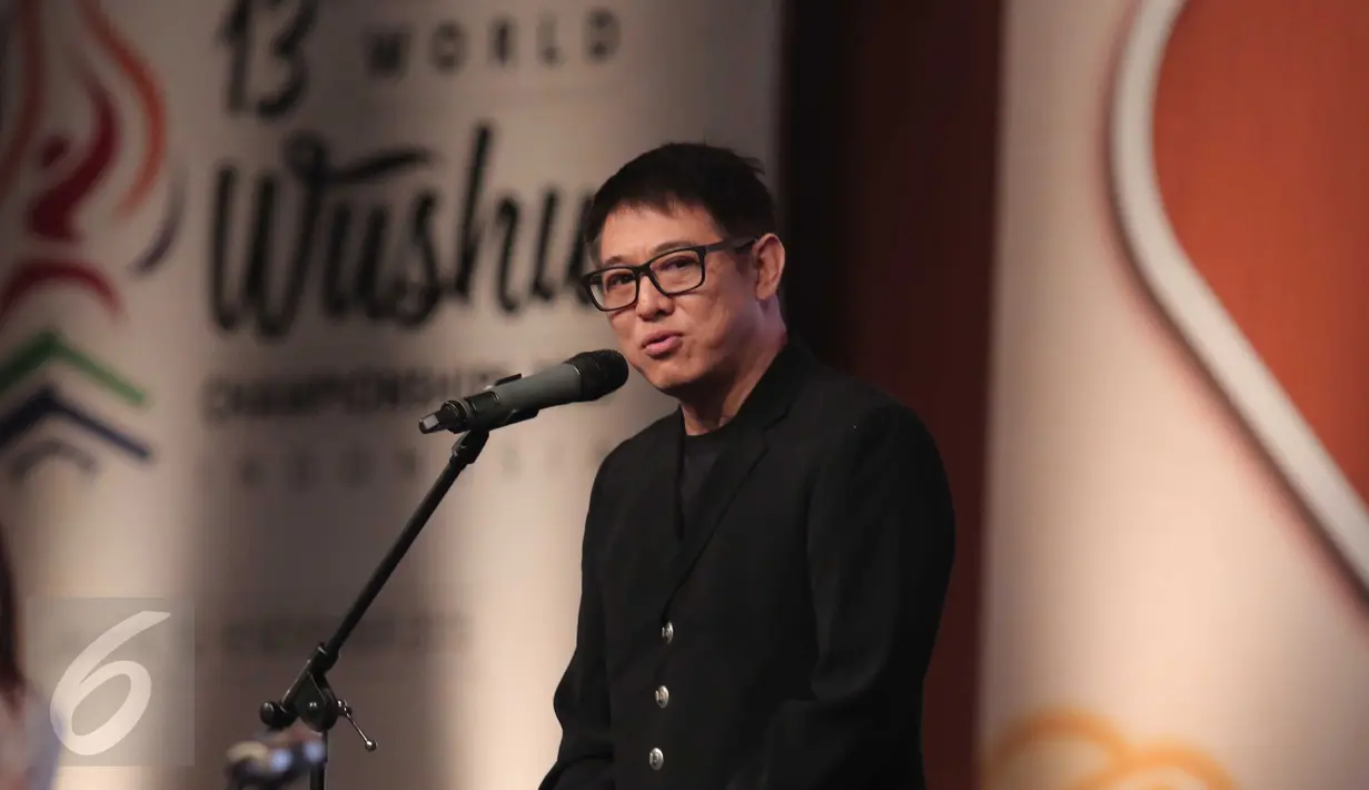 Duta Wushu Dunia Jet Li saat berpidato didepan para tamu yang hadir di pembukaan Kejuaraan Dunia Wushu ke-13 di Jakarta Convention Centre, Jakarta, (13/11/2015). Kejuaraan Dunia Wushu akan berlangsung 13-18 November mendatang. (Liputan6.com/Angga Yuniar)