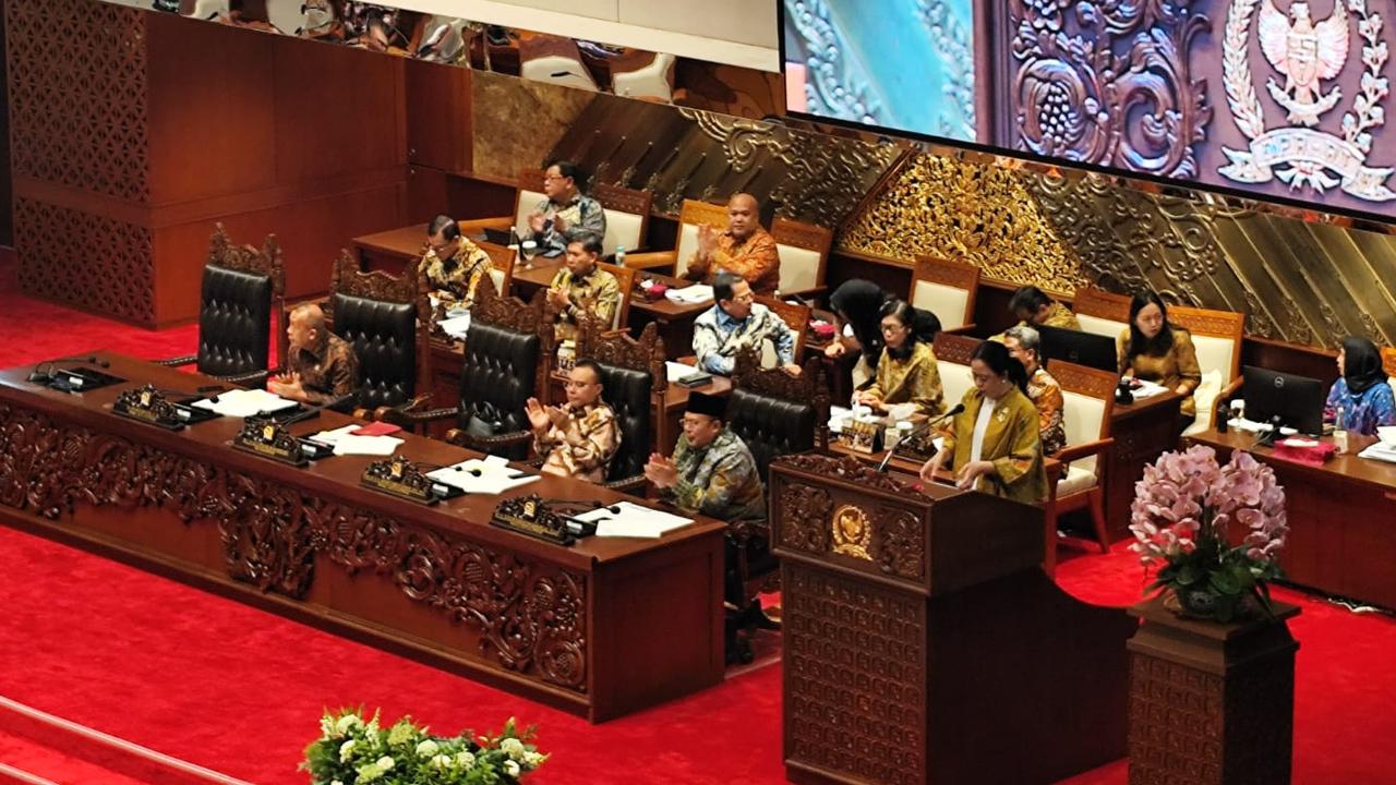 Laporan Kinerja Tahunan DPR, Puan Tersentuh Demo Agustus Berdarah dan Korban Jiwa