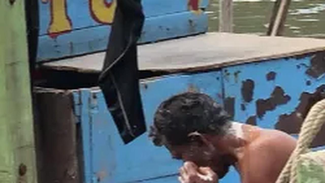 Hal tersebut mengakibatkan beberapa warga memilih mandi di pinggir sungai dengan menggunakan air seadanya ketika pasokan air mati.