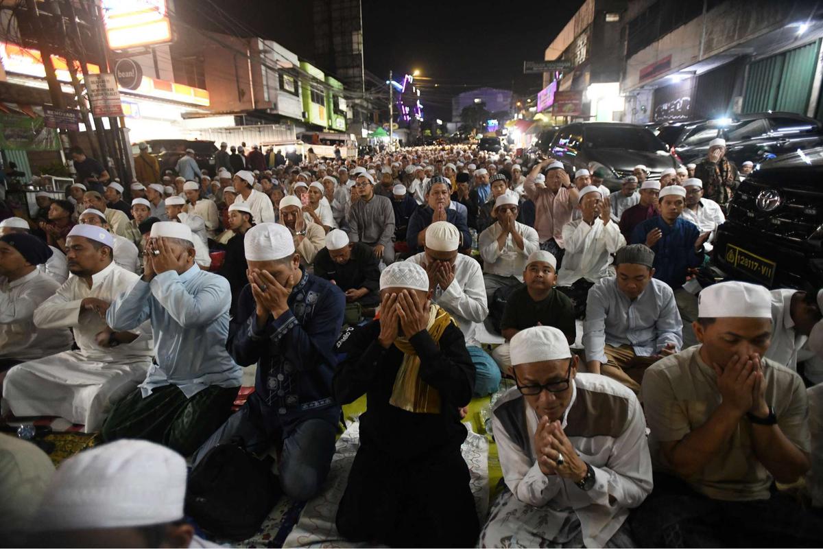 Ribuan jemaah berburu malam Lailatul Qadar di Bogor