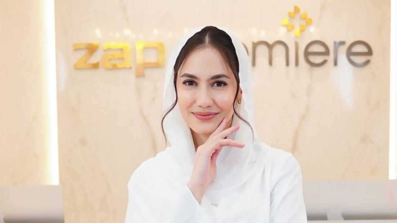3 Potret Pevita Pearce Tampilkan Gaya Elegan dengan Hijab, Penuh Daya Pikat