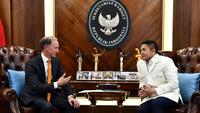 Seskab Teddy Bertemu Dubes Belanda, Bahas Rencana Kunjungan Ratu Maxima ke Indonesia