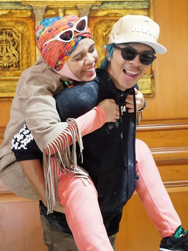 Mengaku Rindu, Ini 6 Potret Kebersamaan Atta Halilintar dan Ibunda