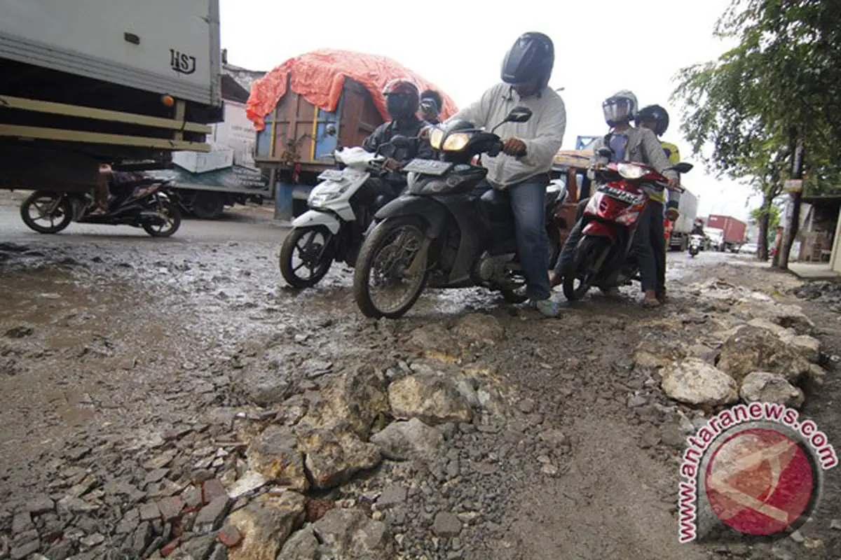 Jalur Selatan Cileunyi Arah Nagreg Berlubang, Arus Macet