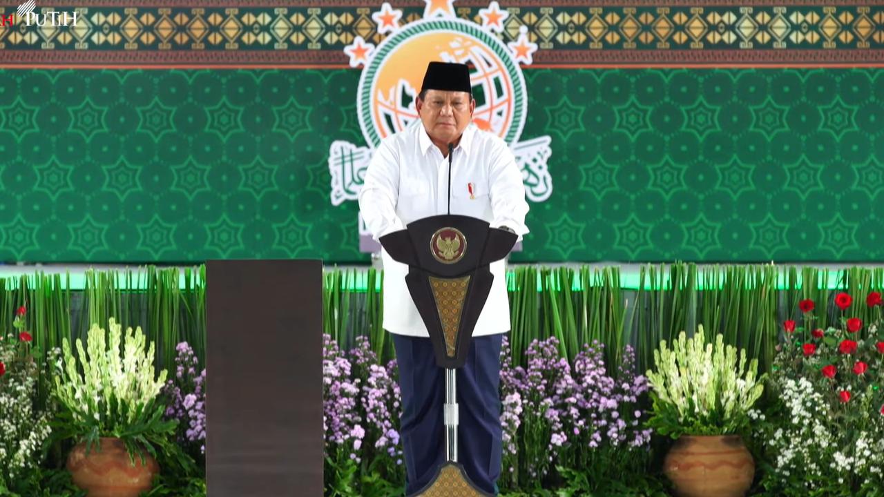 VIDEO: Momen Presiden Prabowo Sampai Nunduk Menyapa Perempuan ini: Jimatnya Muslimat NU