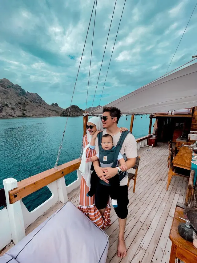 7 Momen Liburan Irwansyah dan Zaskia Sungkar Bersama Buah Hati ke Labuan Bajo