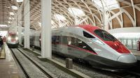 Kereta cepat Jakarta-Bandung yang diberi nama 'Whoosh' terlihat setelah peresmiannya di stasiun Halim, Jakarta, 2 Oktober 2023. (Yasuyoshi CHIBA/AFP)