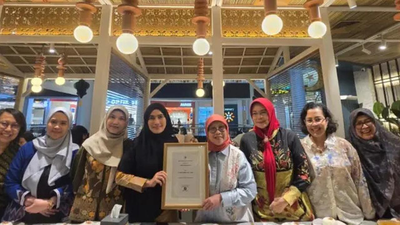 Bantu Ibu Melahirkan di Pesawat, Bidan Tessa Dapat Penghargaan dari Kemenkes