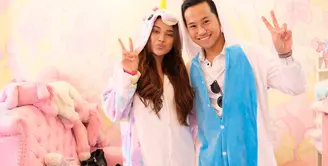 Hubungan Aurel Hermansyah dan Rabbani Zaki nampaknya semakin serius. Keduanya sudah tak malu lagi memamerkan kemesraan di depan umum, seperti baru-baru ini Aurel yang memberi kejutan untuk Bani.(Instagram)