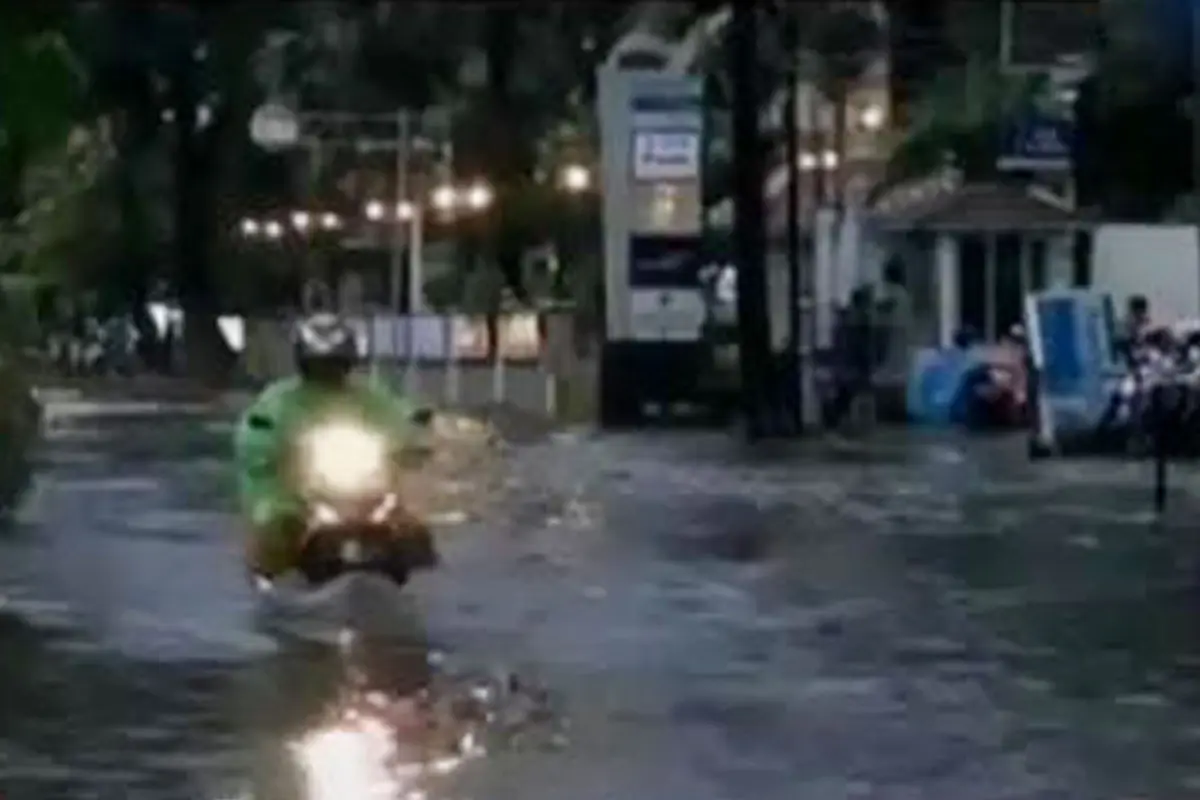  Banjir Rendam Jakarta