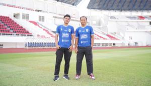 PSIS Semarang resmi memperkenalkan dua rekrutan barunya, Wawan Febrianto dan Ocvian Chaniago, yang sebelumnya memperkuat Persela Lamongan, jelang lanjutan Pegadaian Championship 2025/2026. (Dok. PSIS Semarang)