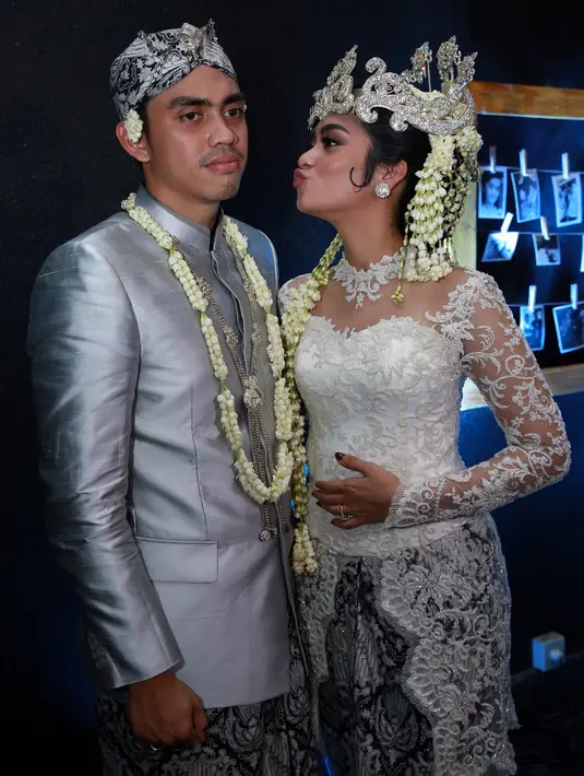 Menjadi sebuah anugerah yang berlebih dihari pernikahannya Ayudia ternyata sedang merayakan ulang tahunnya ke-25. (Deki Prayoga/Bintang.com)