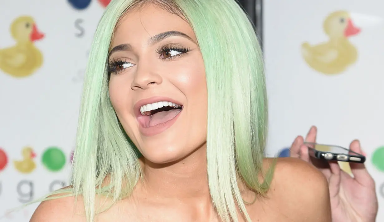 "It's going to be stormi, with a chance of reign (rain) in the north of chicago," tulis seorang netizen dengan akun Twitter @JalenSkutt. (Pairade)