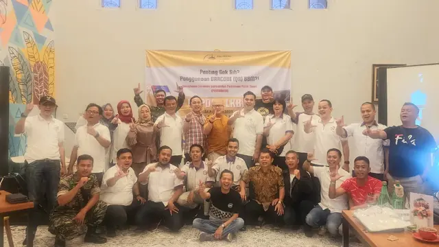 Pertamina Patra Niaga Regional Jawa Bagian Barat memberikan sosialisasi dalam pertemuan bulanan pengusaha mobil rental yang tergabung dalam Lintas Komunitas Bisnis RentCar (LKBR) di Bandung Milk Centre (BMC) Jl. Aceh No. 30 Bandung. (Dok Pertamina)