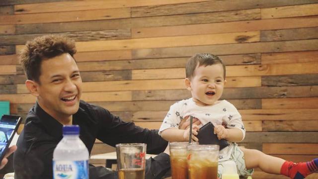 Jarang Terekspos, Ini 6 Momen Manis Lucky Perdana dan Buah Hati