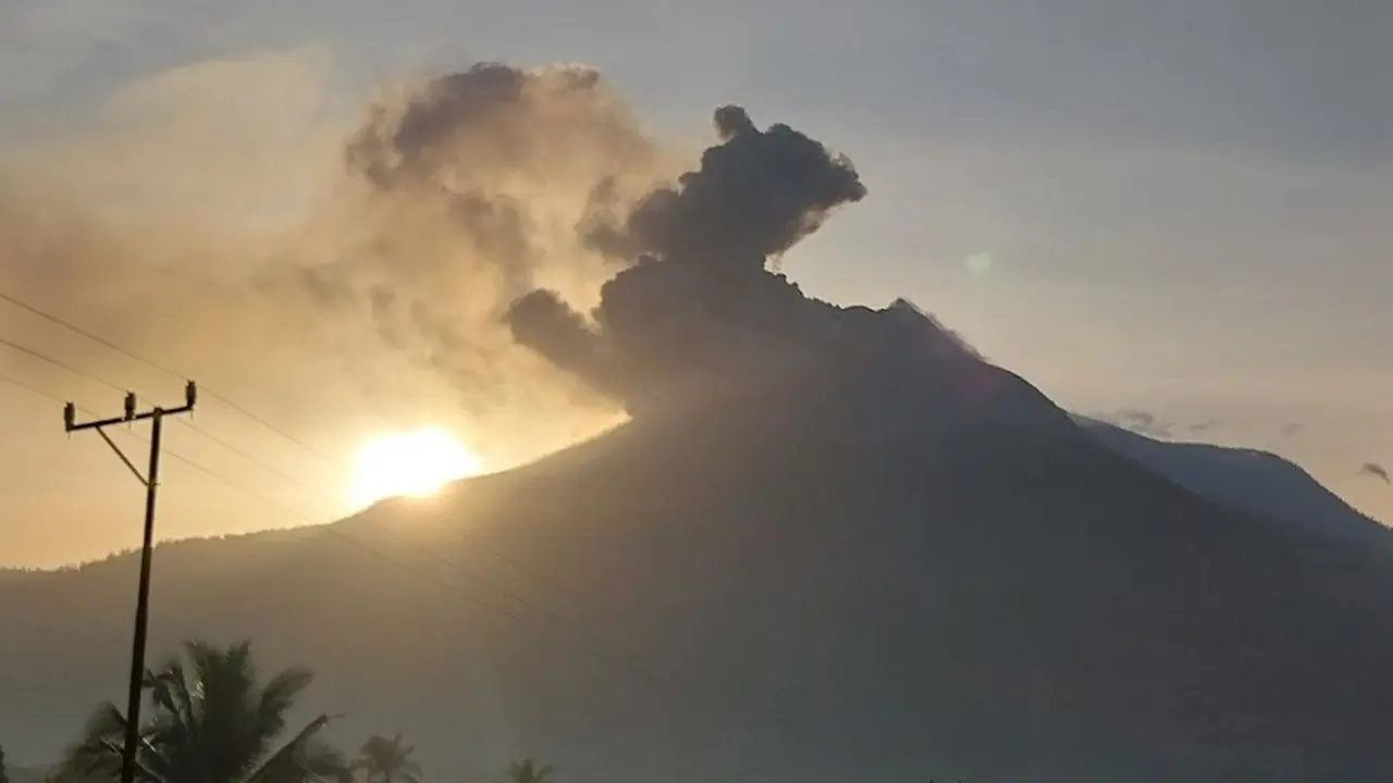 Gunung Lewotobi Laki-laki